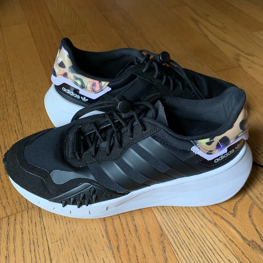 Adidas Women's Choigo Sneaker Black/Purple Tint/Leopard print/ spikes size 7.5